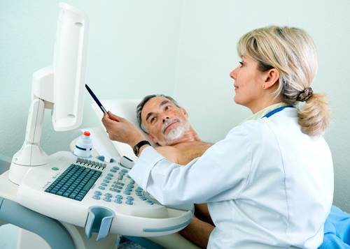 A NorthWest Cardio Diagnostics ultrasound technician showing a patient the medical imaging of their ECG and carotid ultrasound.